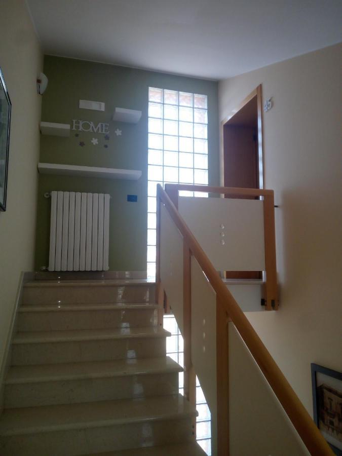 Hotel The Holiday House Santeramo in Colle Exterior foto